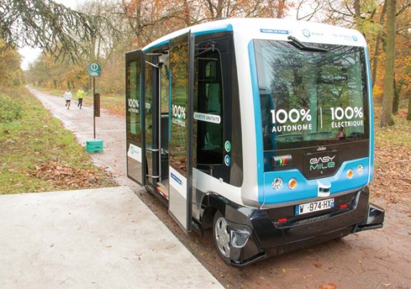 대중교통의 자율주행화는 C-ITS와 같은 인프라 기술과 함께 활용됨으로써 교통 시스템에 획기적인 변화를 가져올 수 있다. 사진은 이지마일의 자율주행 버스인 EZ10