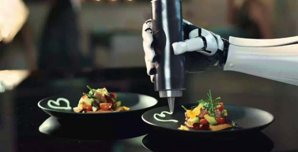 인공지능을 탑재해 2,000여 가지가 넘는 요리가 가능한 몰리는 주방 업무를 획기적으로 줄일 수 있다.(자료: 몰리 로보틱스 유튜브 캡처)