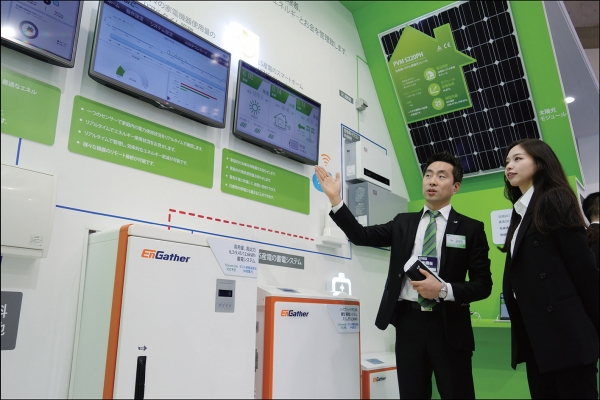 LS산전이 지난 3월 25일부터 도쿄 빅사이트 전시장에서 진행되고 있는 국제 스마트그리드 엑스포에서 에너지저장장치(ESS) 브랜드 EnGather를 선보였다.