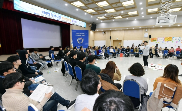 ‘150인 인천시장 청년정책을 말하다 토론회’에서 청년들이 토론을 하고 있다. (자료: 인천시)