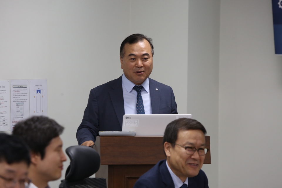 송병선 한국기업데이터 대표가 축사를 하고 있다.(제공: 한국생산성본부)