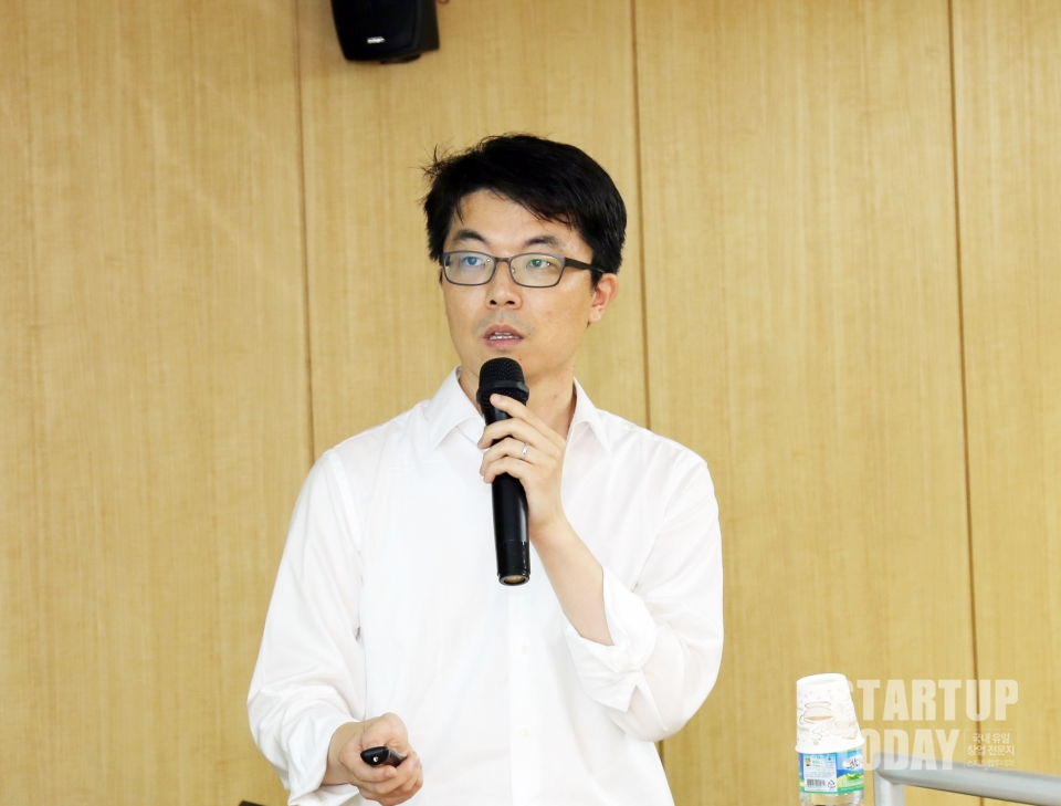 김갑석 회계사가 부동산융합포럼에서 '부동산개발과 사업타당성'을 주제로 강연하고 있다. (출처: 스타트업투데이)