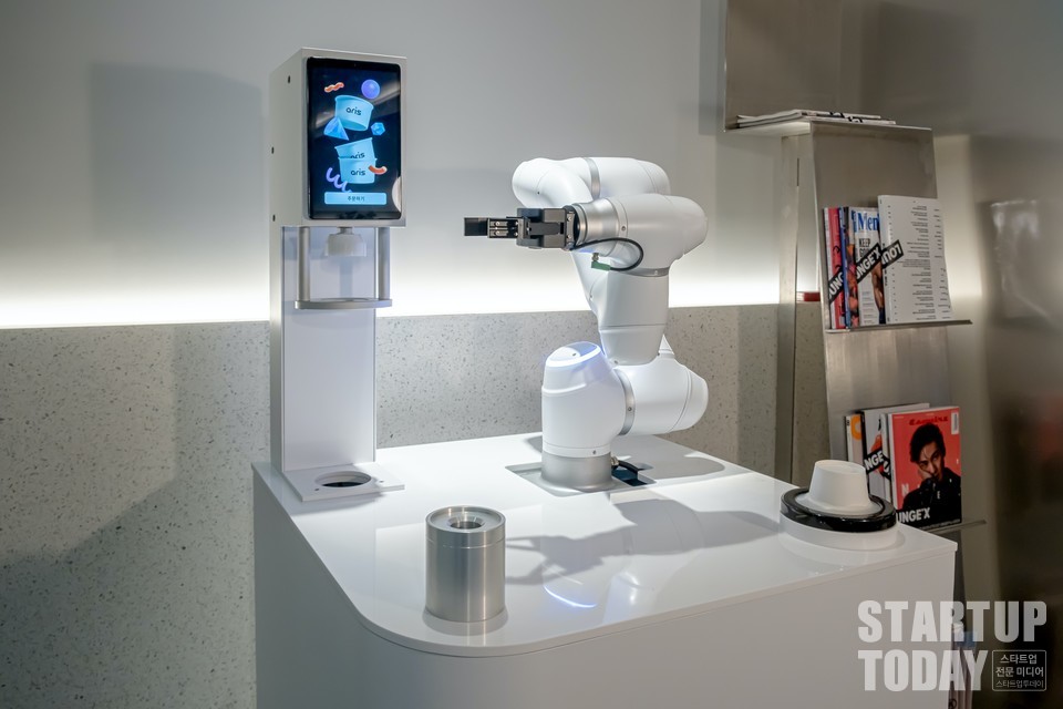  캡슐 기반 아이스크림 로봇 ‘아리스’. (출처: 라운지랩)