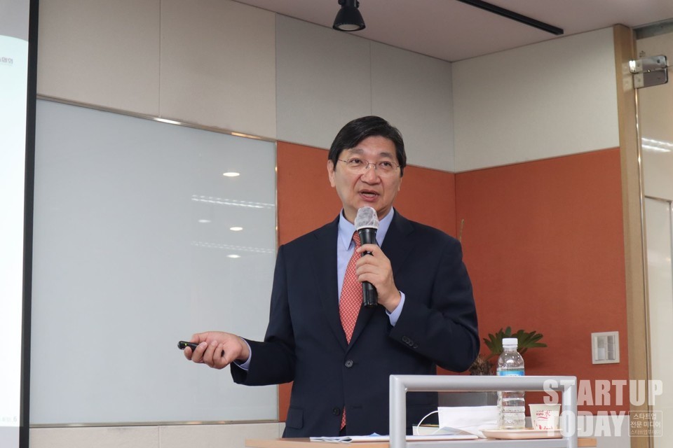 김규옥 한국M&A협회장이 22일 오전 서울 강남구 카이트타워 14층에서 열린 제374회 선명 부동산포럼에서 ‘ESG 향후 쟁점 – G를 중심으로’를 주제로 강연했다