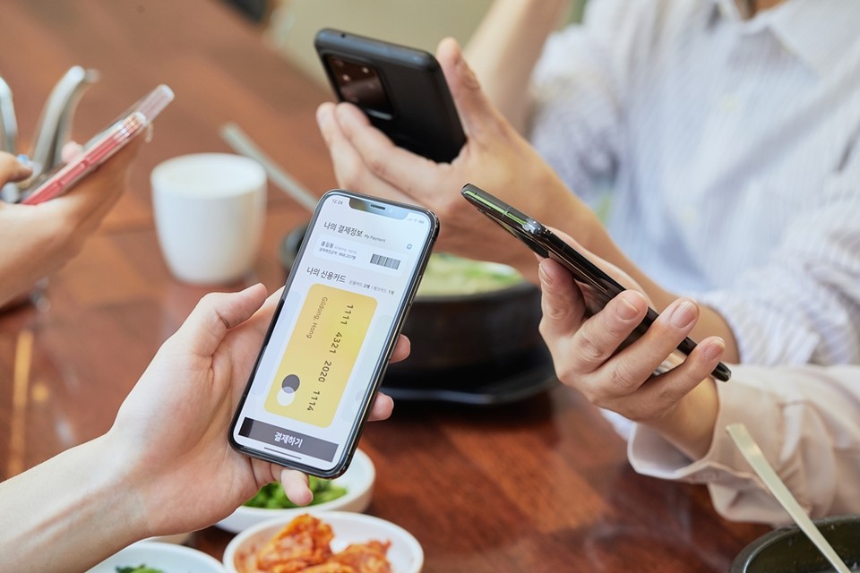 미래에는 스마트폰을 대체할 새로운 기기가 나타날 지도 모른다. (사진=게티이미지뱅크)