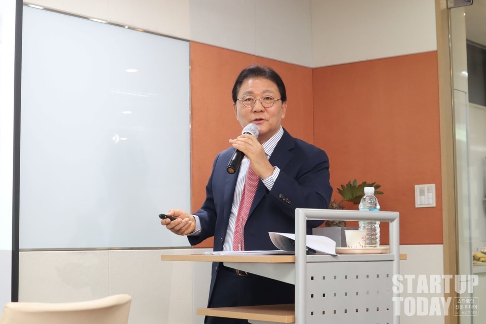 김정인 세인 I&D 베트남 회장이 17일 오전 서울 강남구 카이트타워 14층에서 열린 제378회 선명부동산융합포럼에서 ‘베트남 물류 및 산업공단 개발 사례’를 주제로 온라인 특별 강연을 했다