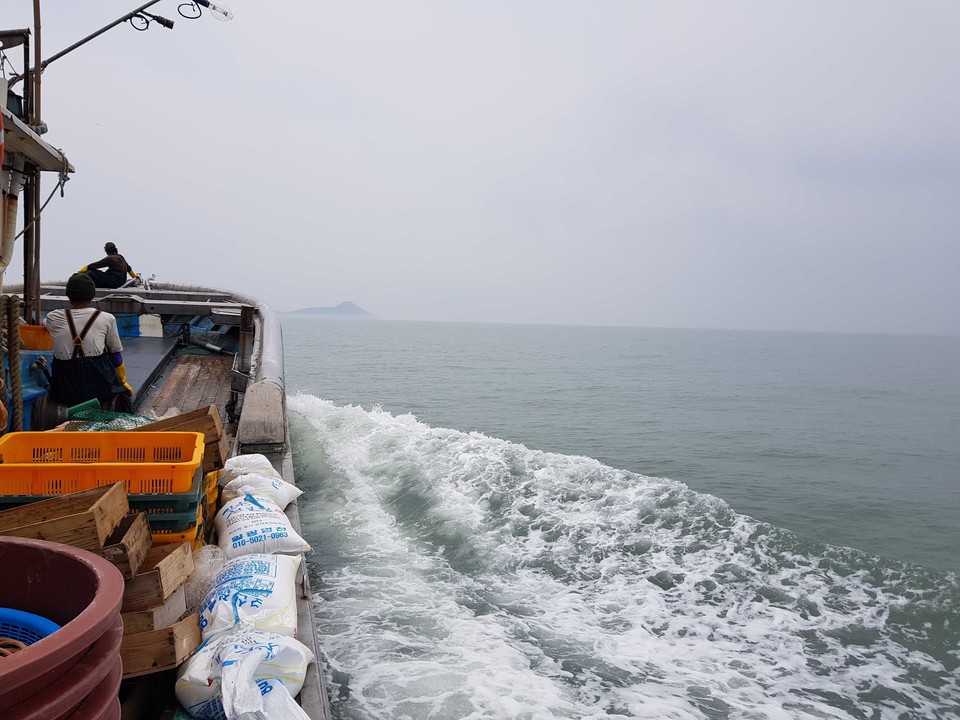 파도상자에 참여하는 어부들이 조업을 나가는 모습. (사진=제주혁신센터 제공)