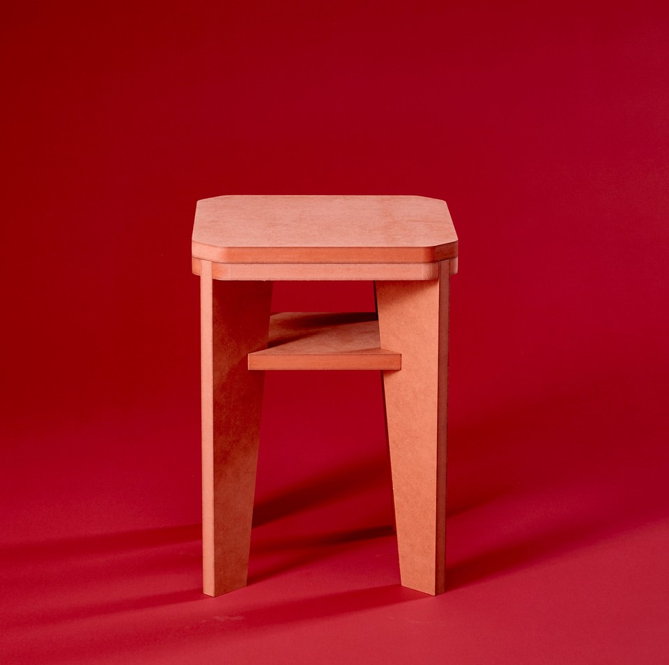 첫 번째 전시 '알파'의 'A stool'. (사진=커파 하우스 제공)