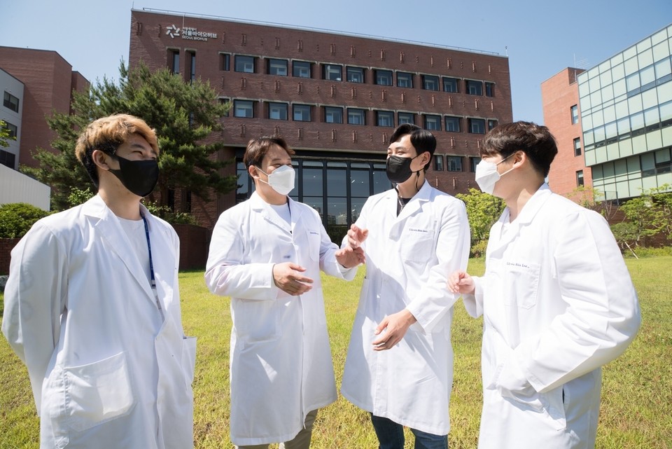 에드믹바이오 직원들(사진=에드믹바이오)