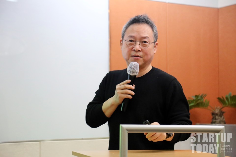 3월 7일 열린 벤처포럼에는  ㈜제로지텍 김태엽 대표가 참여해 세계 최초로 개발한 새로운 개념의 혁신적인 필기구 ‘ZERO G ball(제로지 볼 15도)’과 관련한 투자설명회를 진행했다