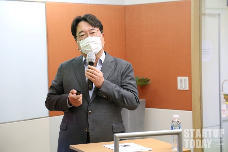 정지원 법무법인 율촌 상임고문이 8일 서울 강남구 카이트타워 14층에서 열린 제397회 선명부동산융합포럼에서 ‘중대재해처벌법 쟁점 이해 및 대응 - 중대산업재해를 중심으로’를 주제로 강연했다