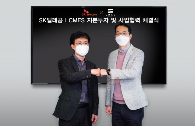 (왼쪽부터) 최낙훈 SKT 스마트팩토리 CO 담당과 씨메스 이성호 대표(사진=SK텔레콤)