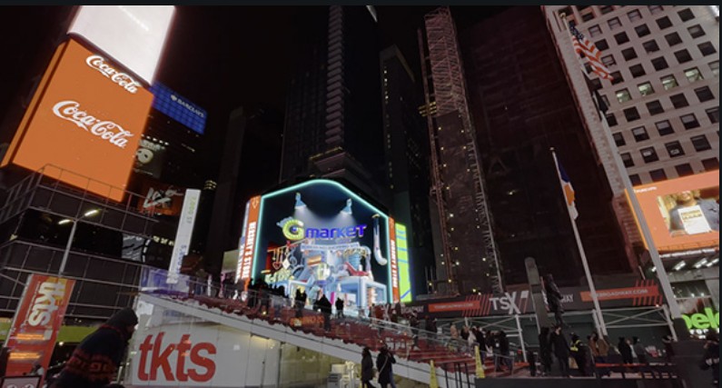 뉴욕 타임스 스퀘어의 에디션호텔 옥외 대형 LED 스크린에서 송출된 지마켓의 CGI 아트워크. 아폴론이머시브웍스는 콘셉트 및 전략 도출, 프로젝트 매니징을 담당했다(사진=아폴론이머시브웍스)