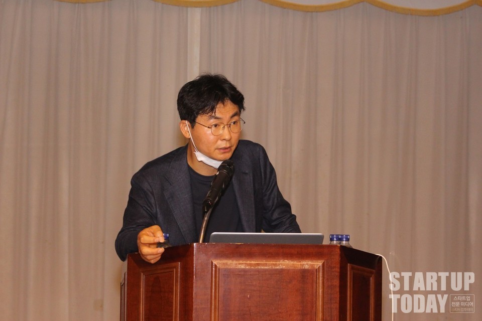 김대현 리얼티나인 대표가 2일 서울 전쟁기념관 뮤지엄웨딩홀 1층 평화홀에서 열린 제418회 선명부동산포럼에서 ‘수익형 부동산, 입지란 무엇인가’를 주제로 강연했다