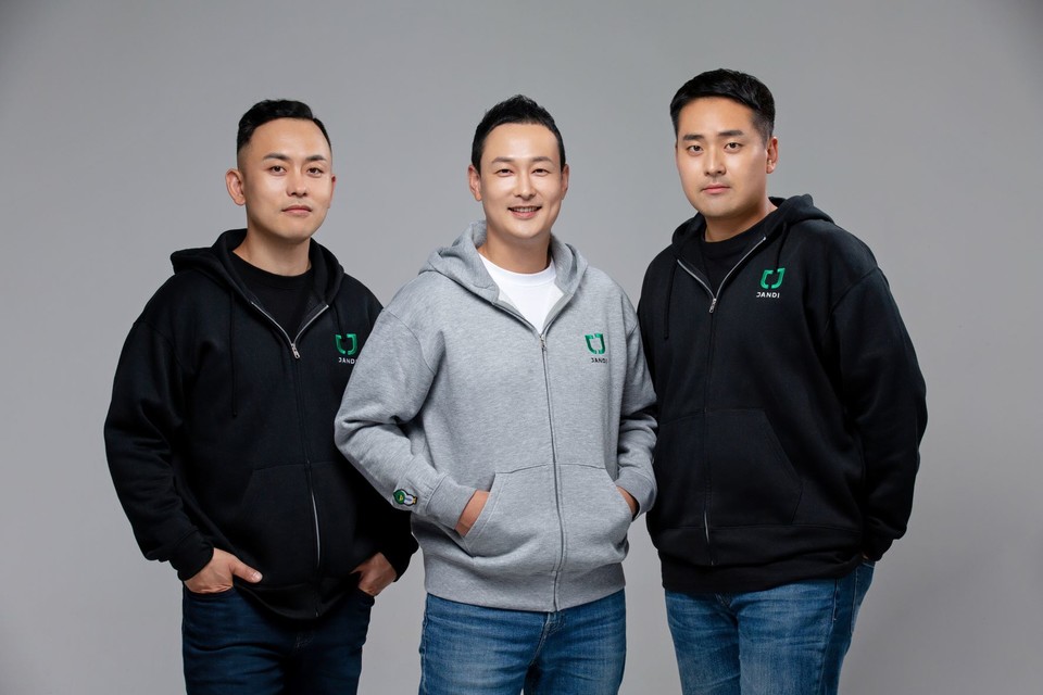 (왼쪽부터)토스랩 서준호 CTO, 김대현 CEO, 양진호 COO(사진=토스랩) 