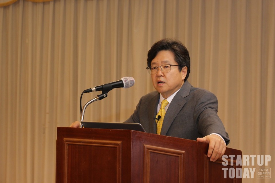 김홍석 IAAG 대표가 18일 서울 전쟁기념관 피스앤파크 2층 크리스탈볼룸에서 열린 제429회 선명부동산융합포럼에서 ‘해외 부동산 투자의 ABC - 파나마 편’을 주제로 강연했다