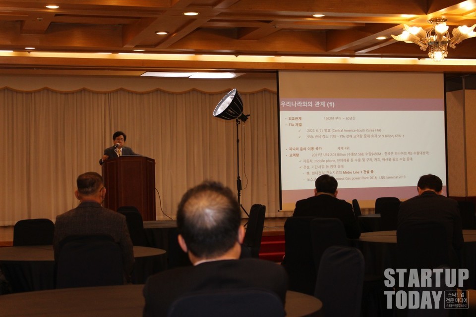 김홍석 IAAG 대표가 18일 서울 전쟁기념관 피스앤파크 2층 크리스탈볼룸에서 열린 제429회 선명부동산융합포럼에서 ‘해외 부동산 투자의 ABC - 파나마 편’을 주제로 강연했다