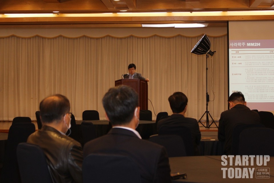 김홍석 아이에이에이지 대표가 25일 서울 전쟁기념관 피스앤파크 2층 크리스탈볼룸에서 열린 제430회 선명부동산융합포럼에서 ‘해외 부동산 투자의 ABC - 말레이시아 편’을 주제로 강연했다