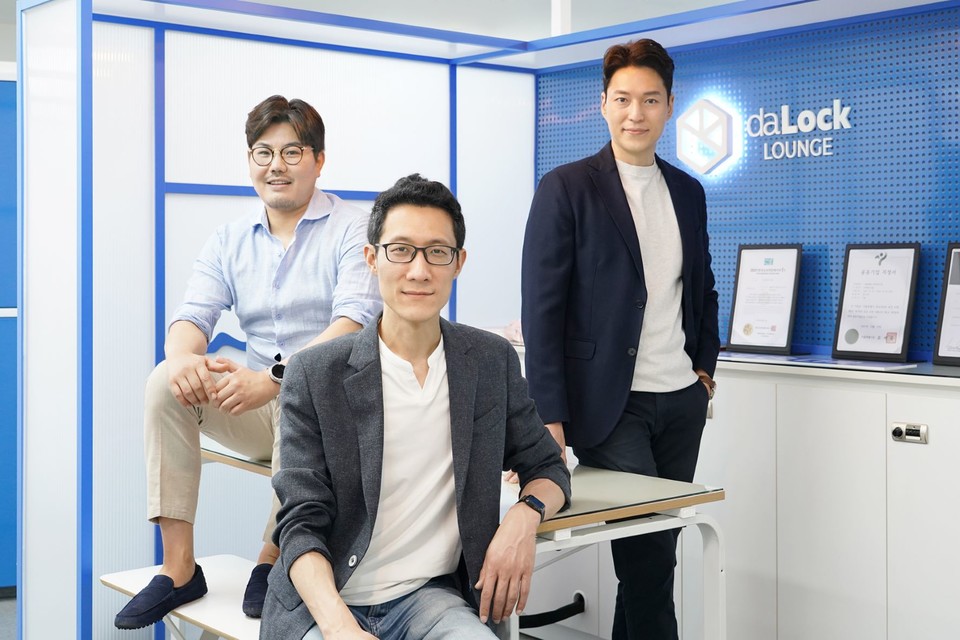 (왼쪽부터)김정환 COO, 김영근 CTO, 홍우태 CEO(사진=세컨신드롬)