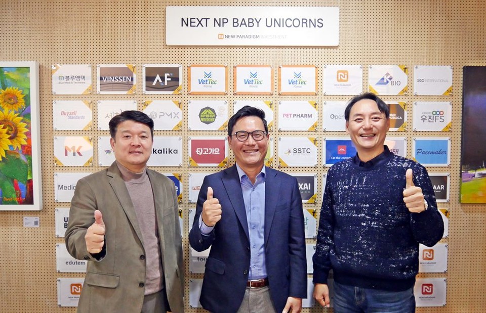 (왼쪽부터) 뉴패러다임인베스트먼트 배상승 공동대표, 베텍코리아 이승윤 대표, 뉴패러다임인베스트먼트 박제현 공동대표