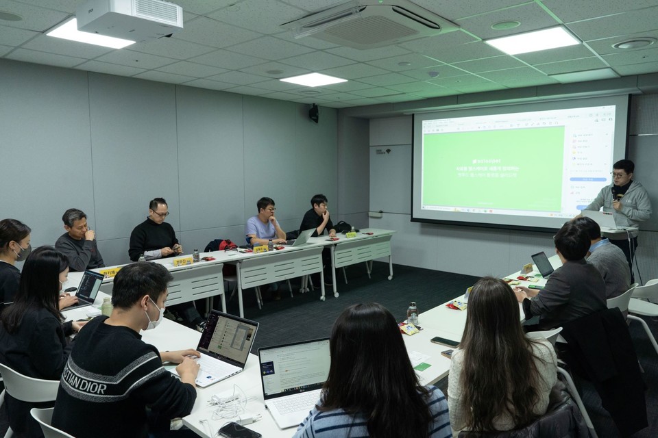 더인벤션랩이 2022년 초에 결성한 20억 원 규모의 펫케어초기스타트업 투자조합1호에서 투자한 펫케어 분야 6개팀이 모여 ‘펫케어 얼라이언스’를 본격적으로 구축하고 네트워킹 데이를 개최했다(사진=더인벤션랩)