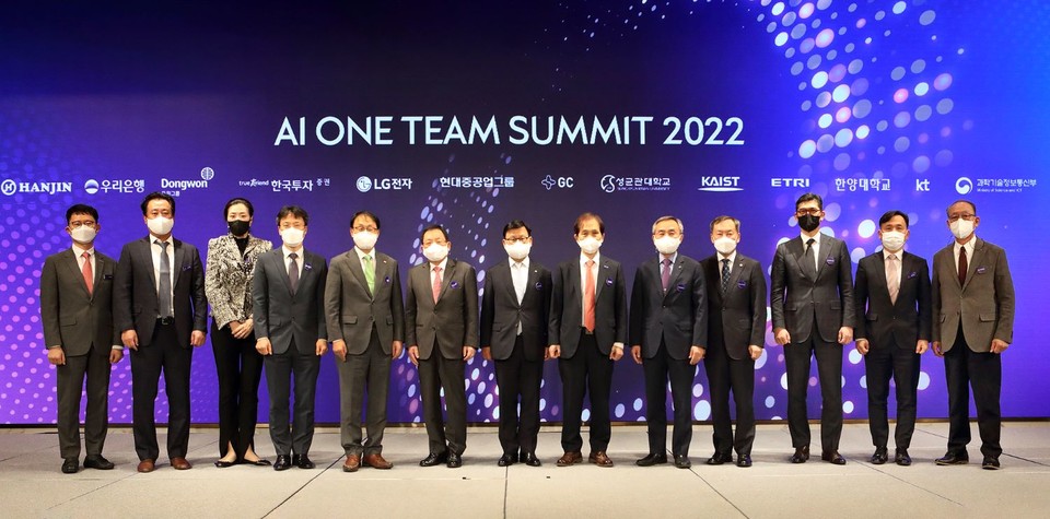 KT는 2020년 ‘AI 원팀’을 출범시키며 스타트업과의 시너지 창출을 위한 AI 오픈생태계 조성에 나섰다(사진=KT)