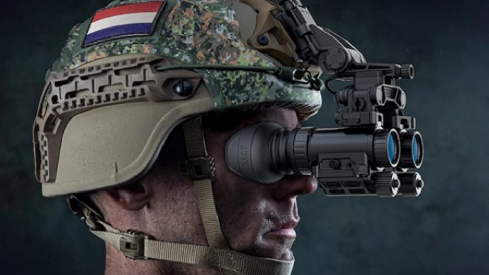 네덜란드 군이 사용 중인 4세대 영상증폭 야간투시경(사진=엘빗 시스템즈)