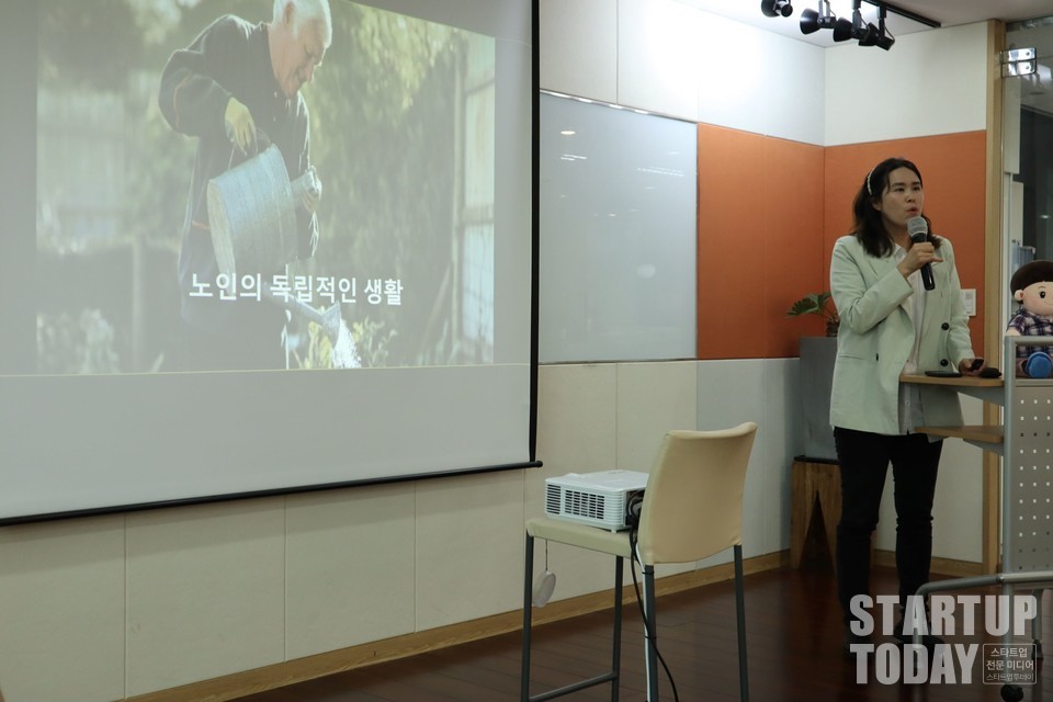 효돌 김지희 대표가 제277회 BTCN벤처포럼 감성 컴페니언 로봇 ‘효돌’을 소개했다