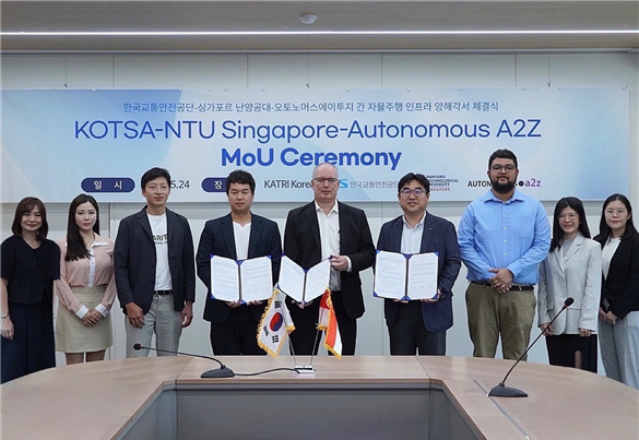 오토노머스에이투지와 한국교통안전공단, 싱가포르 자율차연구센터는 ‘자율주행자동차 국제협력을 위한 업무협약’을 체결했다(사진=오토노머스에이투지)