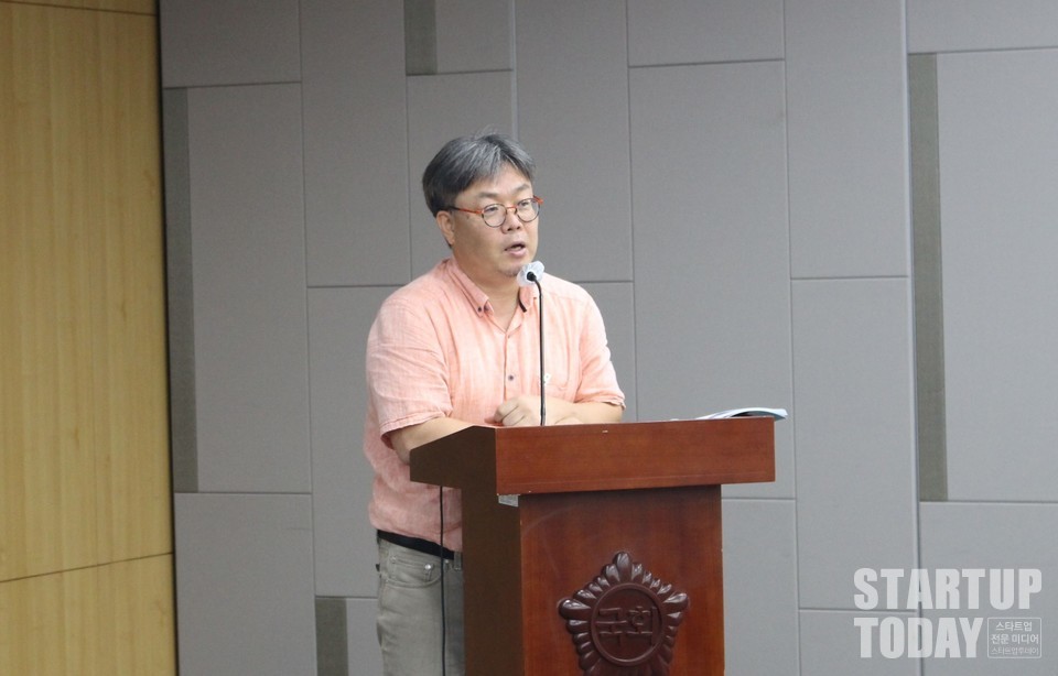 박명준 한국노동연구원 선임연구위원은 ‘서비스 노동의 노동력 가격 결정방식과 대안 모색’을 주제로 발제했다