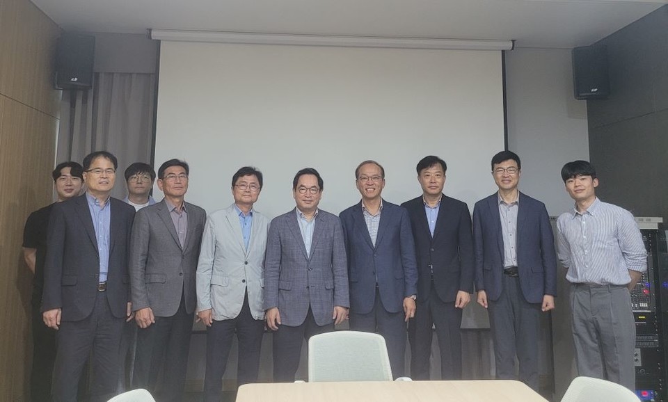 킹고스프링이 딥테크위원회를 설립하고 김창용 前 정보통신산업진흥원장을 위원장으로 위촉했다(사진=킹코스프링)