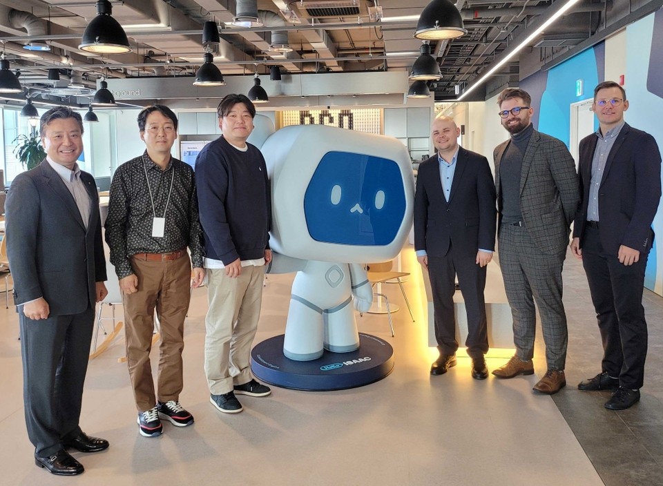 (왼쪽부터)주한 리투아니아 대사관 정회승 상무관, 디셈버앤컴퍼니 심완엽 CSO, 디셈버앤컴퍼니 송인성 CEO, 리투아니아 중앙은행 루카스 야쿠보니스 최고사업책임자, 리투아니아투자청 리우타우라스 질린스카스 선임투자관, 주한 리투아니아 대사관 안드리우스 산카우스카스 경제참사관(사진=디셈버앤컴퍼니)