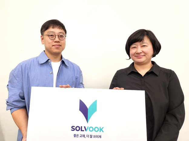 (왼쪽부터)북아이피스 김관백∙윤미선 공동 대표(사진=북아이피스)