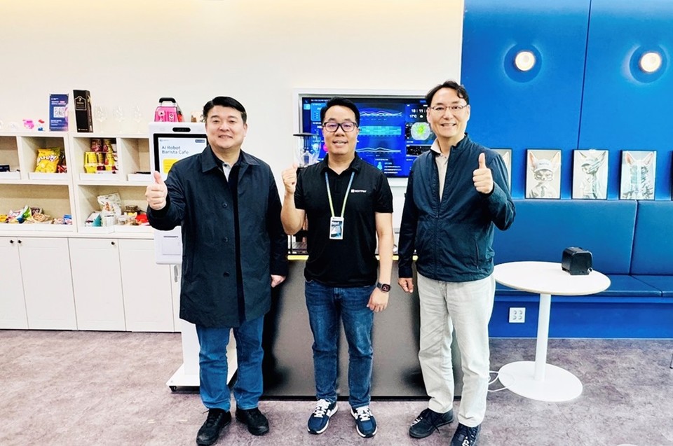 (왼쪽부터)뉴패러다임인베스트먼트 배상승 공동대표, 넥스트페이먼츠 지광철 대표, 뉴패러다임인베스트먼트 박제현 대표(사진=넥스트페이먼츠)