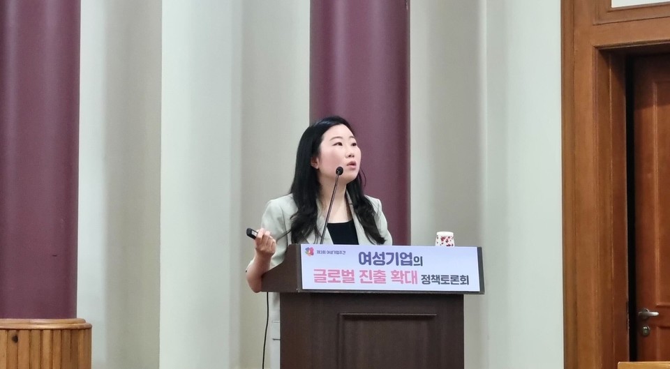 코딧 정지은 대표는 지난 1일 국회에서 열린 ‘여성기업의 글로벌 진출 확대 정책토론회’에 여성 기업가 대표로 발제자로 참여해 창업 및 글로벌 시장 진출 과정에서 발생하는 기업의 애로사항과 글로벌 기업과의 협업 등 정부 및 국회에 바라는 정책 방향을 제언했다(사진=코딧)