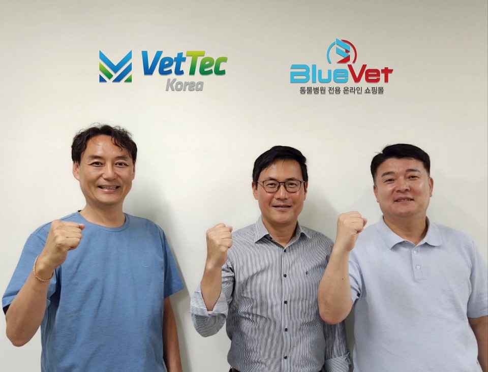 (왼쪽부터)뉴패러다임인베스트먼트 박제현 공동대표,베텍코리아 이승윤 대표, 뉴패러다임인베스트먼트 배상승 공동대표(사진=뉴패러다임인베스트먼트)