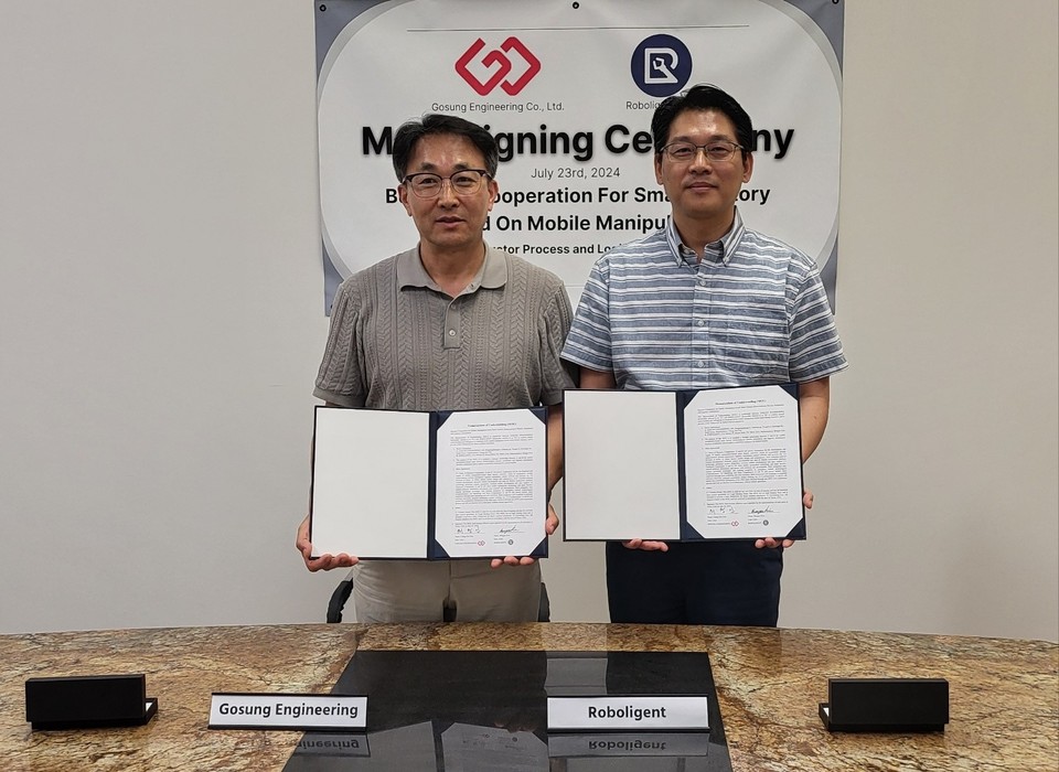 (왼쪽부터) 고성엔지니어링 최창신 대표와 로볼리전트 김봉수 대표(사진=고성엔지니어링)