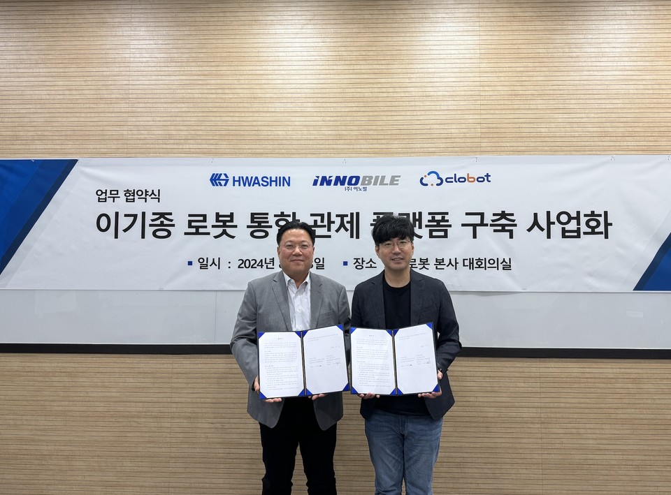(왼쪽부터)이노빌 김태용 대표와 클로봇 김창구 대표(사진=클로봇)