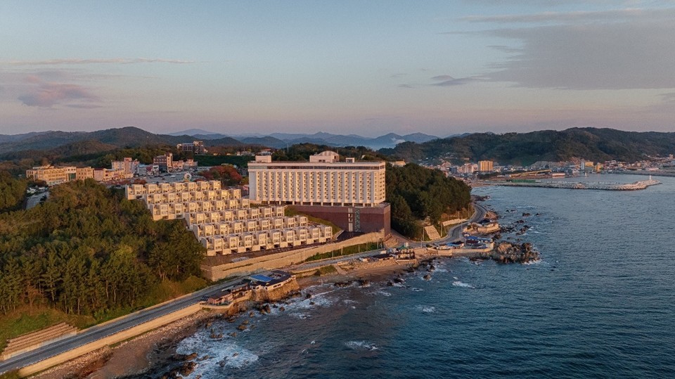 H2O호스피탈리티의 스마트 체크인 솔루션을 제공한 경북 영덕군 파나크 호텔 및 리조트 전경(사진=H2O호스피탈리티)