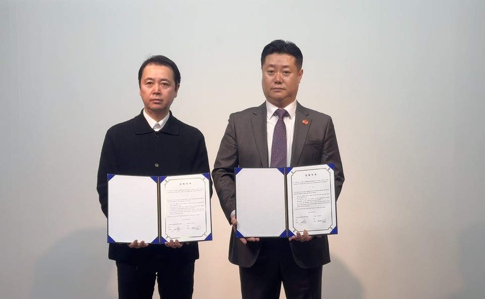 (왼쪽부터)니즈퍼샌드 서재남 회장과 한국블록체인콘텐츠협회 황성익 회장(사진=니즈퍼샌드)