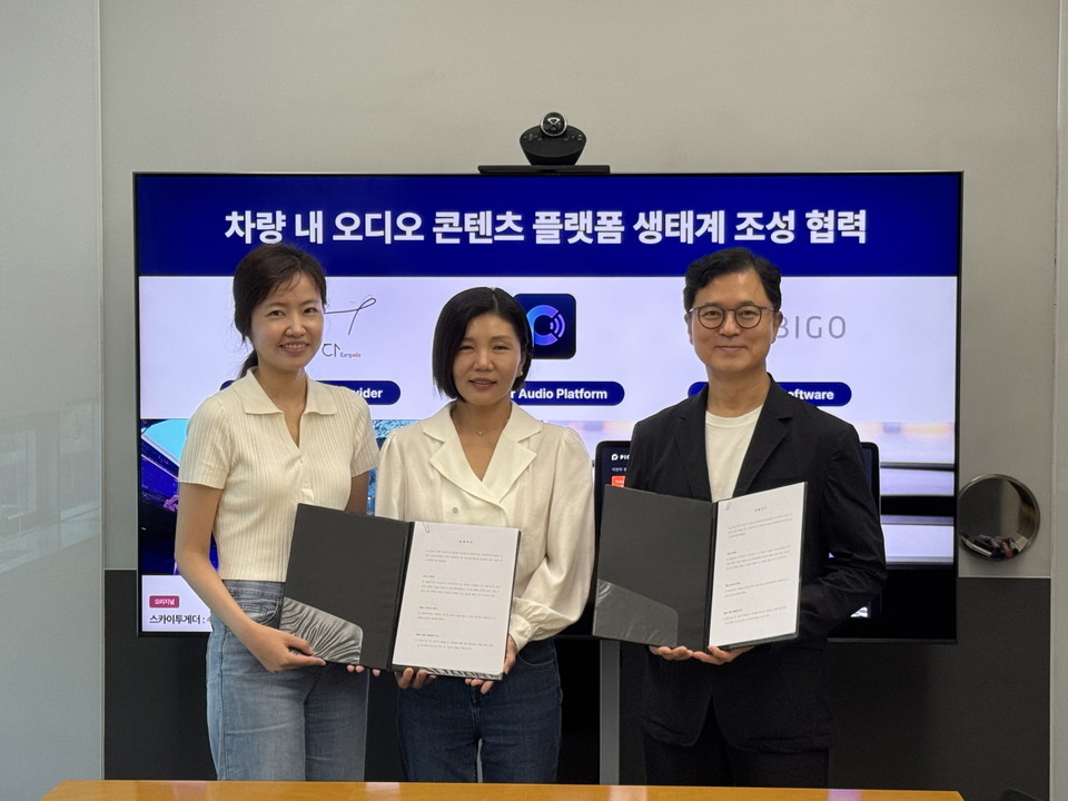 (왼쪽부터)이어가다 공동대표 박현아∙최자인 공동대표와 오비고 황도연 대표(사진=이어가다)